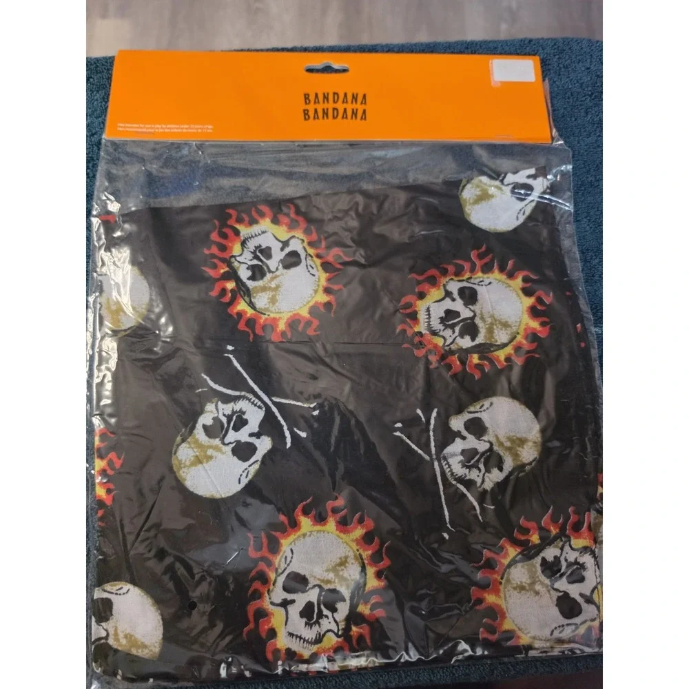 Nos Vtg  BANDANA NEW SEALED SKULL PATTERN